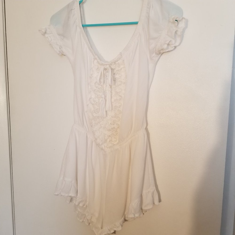 Forever 21 Off The Shoulder White Romper Size M
